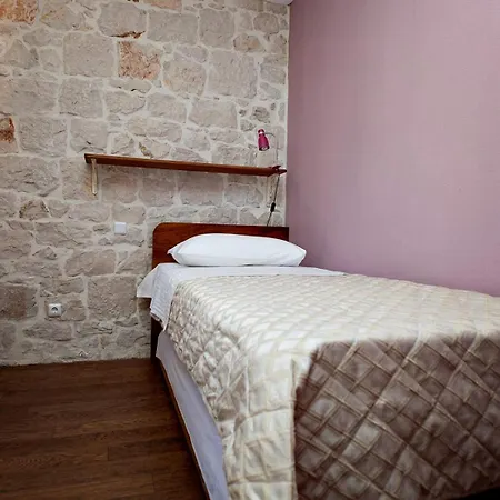 Donna Trogir
